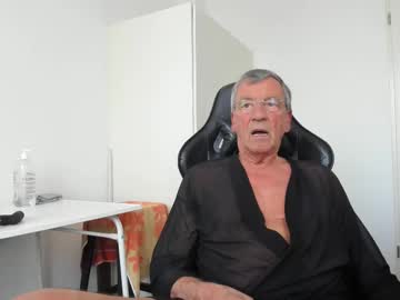 See 200gentleman online Now @ fap.tw