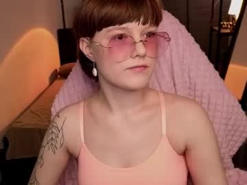 See _dreamluna_ online Now @ fap.tw