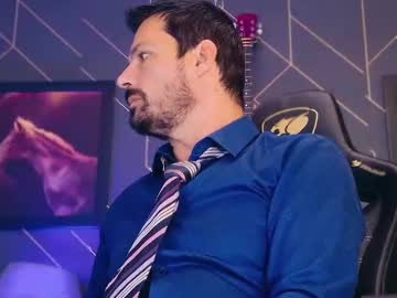 See Aaronbomer online Now @ fap.tw