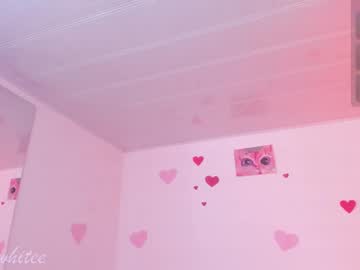 See Aby_whitee online Now @ fap.tw