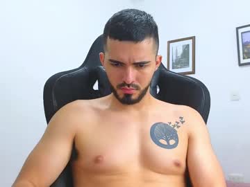 See Alejandroo_7 online Now @ fap.tw