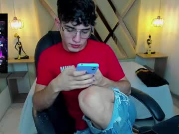 See Alejootwink online Now @ fap.tw