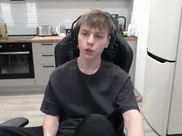 See Alex_gotcha online Now @ fap.tw