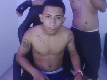 See Alphas_latins online Now @ fap.tw