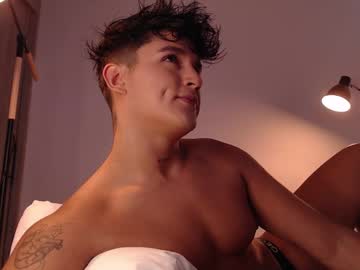 See Angelcossio online Now @ fap.tw