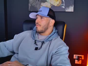 See Angeloeric online Now @ fap.tw