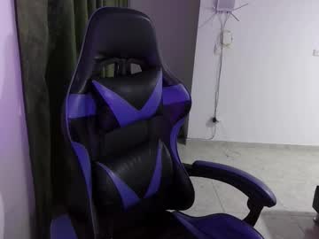 See Annacrow online Now @ fap.tw