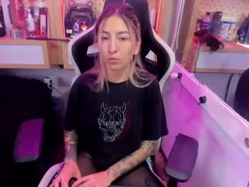See Anny_stan online Now @ fap.tw