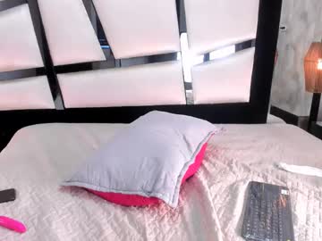 See Ariannarussell1 online Now @ fap.tw