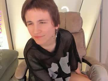 See Autumnwhisper_ online Now @ fap.tw