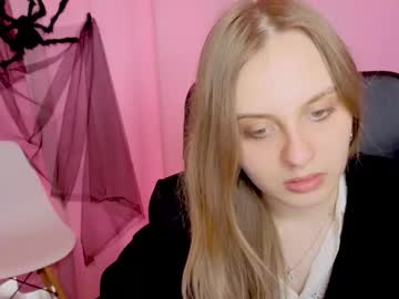 See Bella_swonn_ online Now @ fap.tw