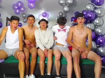 See Benz_boys online Now @ fap.tw