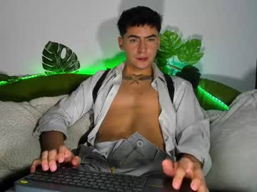 See Camilo_xcam online Now @ fap.tw