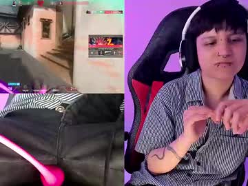 See Charlietaylor_ online Now @ fap.tw
