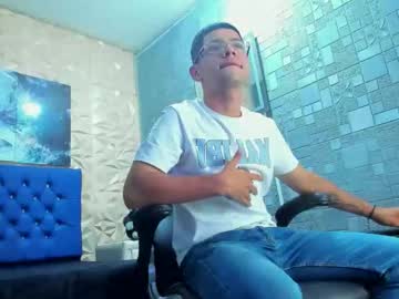 See Christopergiraldo online Now @ fap.tw