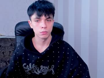 See Clarkbev online Now @ fap.tw