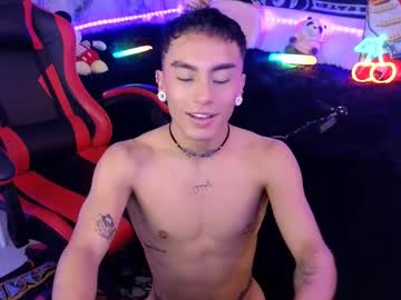 See Damon_clark_ online Now @ fap.tw