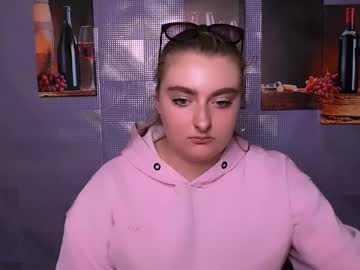 See Danadexy_ online Now @ fap.tw