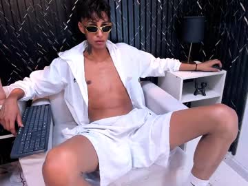 See Daniel_delux online Now @ fap.tw