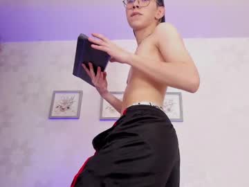 See Demian_hush online Now @ fap.tw