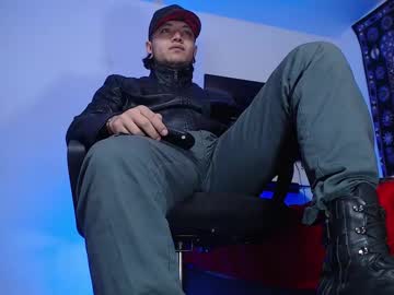 See Dicaprioo_ online Now @ fap.tw