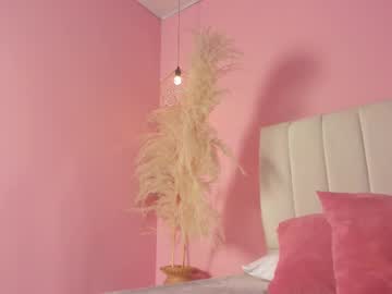 See Elanith_ online Now @ fap.tw