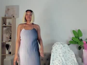 See Gina_g1 online Now @ fap.tw