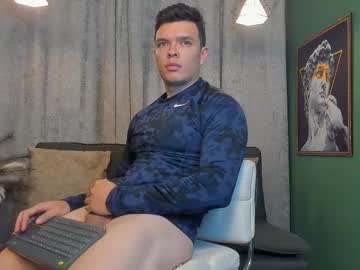 See Jakee_tyler online Now @ fap.tw