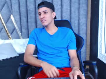 See Jakemoxley2 online Now @ fap.tw