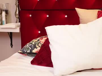 See Jessiejunee online Now @ fap.tw