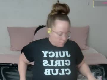 See Julimonroe online Now @ fap.tw