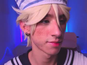 See Kitsuneplay_ online Now @ fap.tw