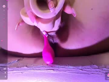 See Laylafoxy_tay online Now @ fap.tw