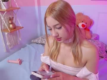 See Lia_monnet online Now @ fap.tw