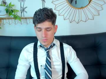 See Liamduvall online Now @ fap.tw