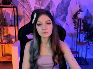 See Lii_luu online Now @ fap.tw