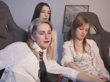 See Luxrayi online Now @ fap.tw