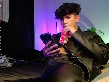 See Lylebennett_ online Now @ fap.tw