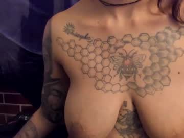 See Marllena online Now @ fap.tw