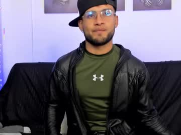 See Maxconor1 online Now @ fap.tw