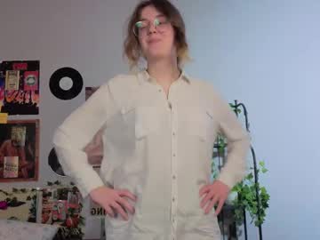 See Meganblewett online Now @ fap.tw