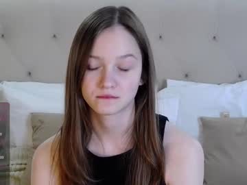 See Michelle_roux online Now @ fap.tw