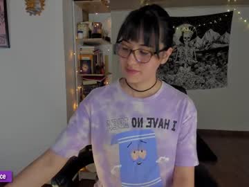 See Nia_blaze online Now @ fap.tw