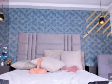 See Niiamoore_ online Now @ fap.tw