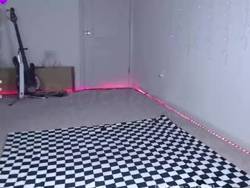 See Petitebrat online Now @ fap.tw