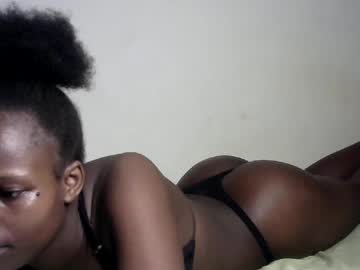 See Prettymelly_ online Now @ fap.tw
