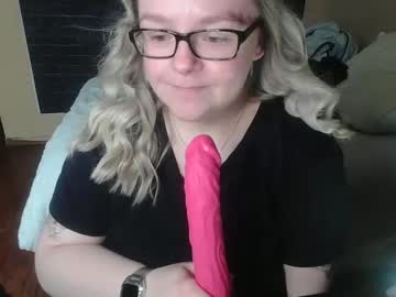 See Queenb9876 online Now @ fap.tw