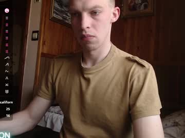 See Raylonn online Now @ fap.tw