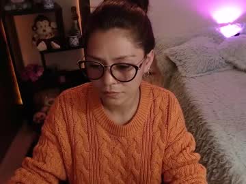 See Renataj online Now @ fap.tw