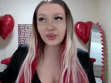 See Roxystormer online Now @ fap.tw